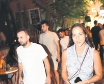 İki sevgili Alaçatı gecelerinde