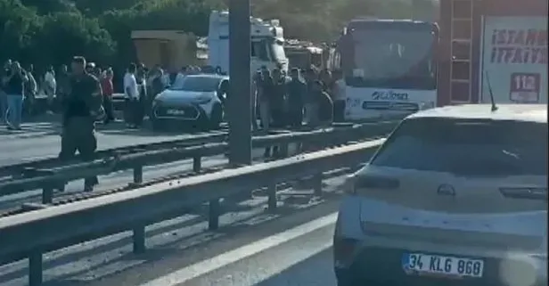 TEM Otoyolu'nda zincirleme kaza: 1 ölü 21 yaralı! Trafik kilitlendi | Olay yerinden ilk görüntüler