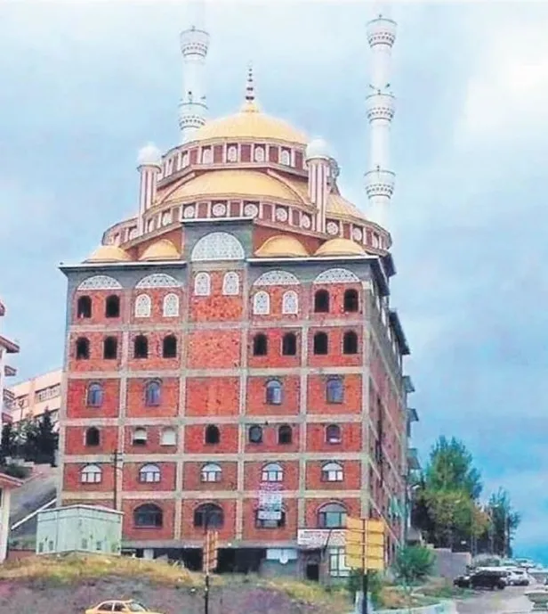 deprem-sonrasi-akillara-turkiyede-yapilan-garip-binalar-geldi-1677202499141.jpeg Deprem sonrası akıllara Türkiye'de yapılan garip binalar geldi-2