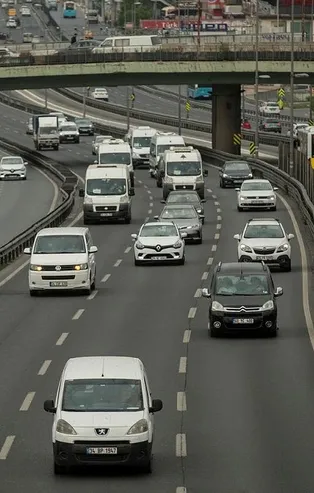 Son dakika: İstanbul'da trafik yoğunluğu yüzde 30'lara kadar yükseldi