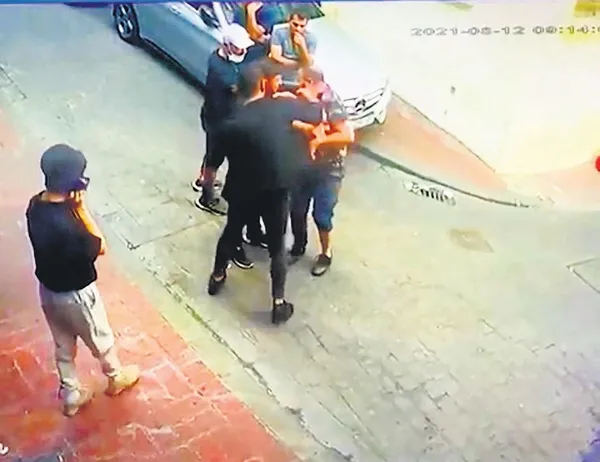 Taksim'de güvenlik görevlisi müşteriye yumruk attı! Talihsiz adam komada yaşam savaşı veriyor-2