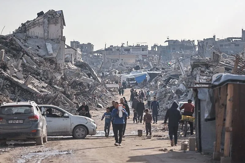Gazze'de ateşkes anlaşmasının yürürlüğe girmesinin ardından günlük yaşam zor şartlar altında devam ediyor. (AA)