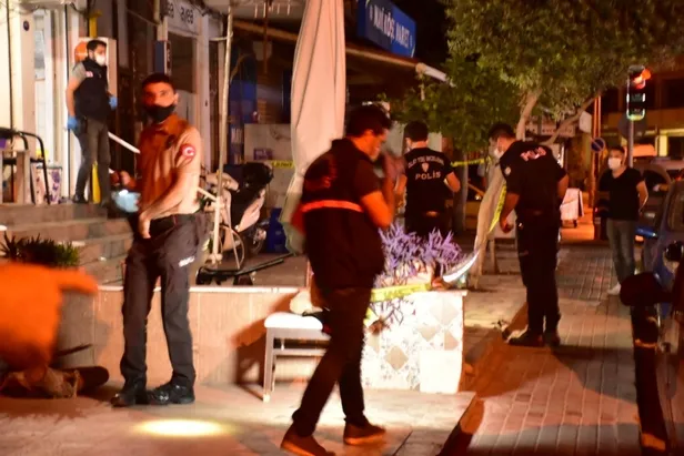 izmirde-taksicilerin-yolcu-kavgasi-1i-agir-4-yarali-1601448331448.jpg İzmir’de taksicilerin yolcu kavgası kanlı bitti: 1'i ağır, 4 yaralı - 4