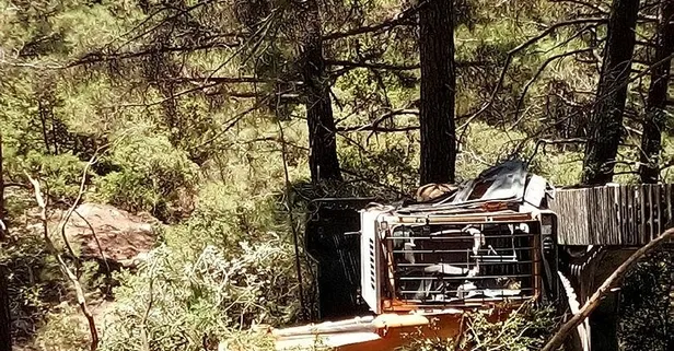 Son dakika: Adana'da iş makinesiyle uçuruma yuvarlanan operatör yaşamını yitirdi