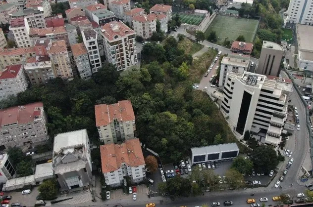 Ortamlarda çevreciyiz dersin kim bilecek! CHP’li İBB yönetimi Dikilitaş'taki ormanlık alanı yine satışa çıkardı