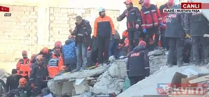 Son dakika: Elazığ’daki depremde 14 saat sonra gelen mucize! Yakınları böyle sevindi