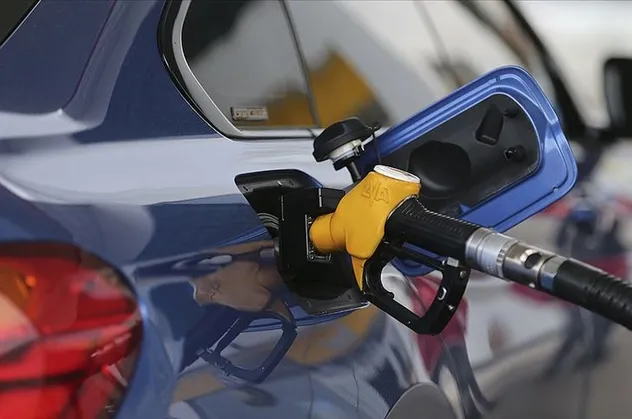 Son dakika: Benzine 16 kuruşluk zam