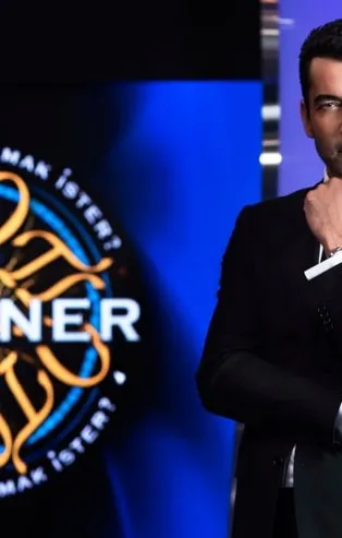 Neşeli Günler adlı Yeşilçam filminde Hababam Sınıfı film serisinde hangi karakteri canlandıran bir oyuncu yer almamıştır?