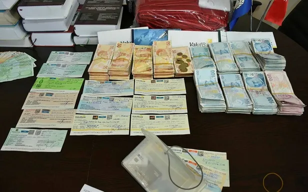 Para ve çek dolu çantayı bulan işçiden insanlık dersi-3