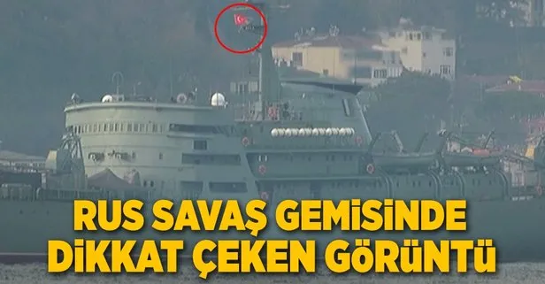 Rus savaş gemisi Boğaz’dan Türk bayrağıyla geçti
