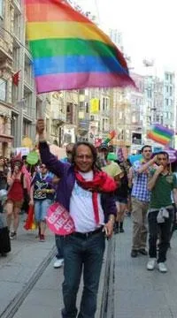 Barbaros Şansal "Türkiye Cumhuriyeti Hükümetini alenen aşağılama" suçundan hapis cezasına çarptırıldı! Kıbrıs Rum kesimine kaçtı-2