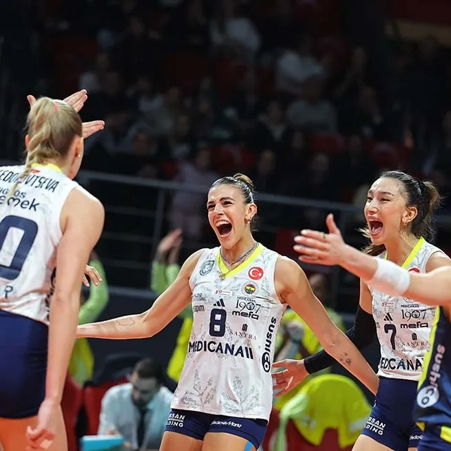 Fenerbahçe Eczacıbaşı’nı devirdi!