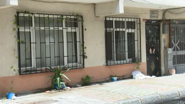 istanbul-bagcilarda-cocuklara-taciz-iddiasi-ortaligi-karistirdi-mahalleli-ayaklandi-1623161554475.jpg İstanbul Bağcılar'da çocuklara taciz iddiası ortalığı karıştırdı! Mahalleli ayaklandı-6