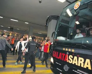 Taraftar kazan kaldırdı