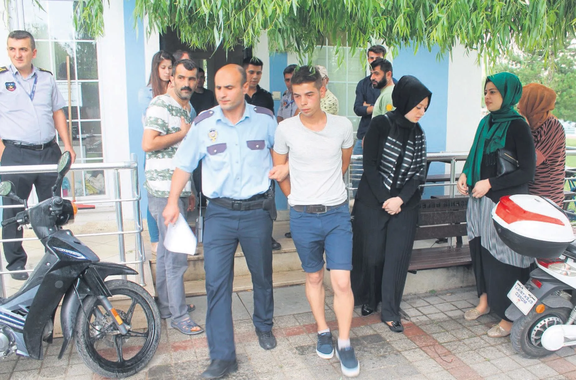 Kurduyla birlikte hırsızlık yaptı