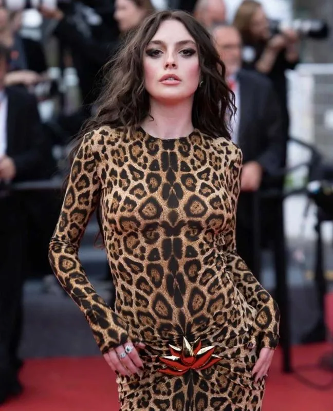 melis-sezenden-yeni-proje-dehanin-imresi-o-dizinin-basrolu-oldu-1748377406825.jpeg Melis Sezen’den Yeni Proje! Deha’nın İmre'si O Dizinin Başrolü Oldu-3