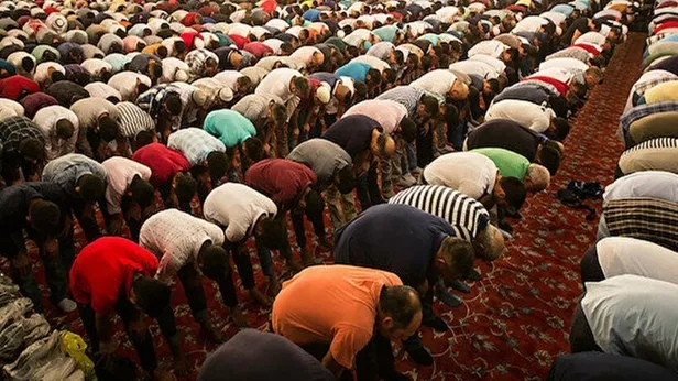 mugla-eskisehir-mardin-bayram-namazi-vakitleri-diyanet-il-il-namaz-vakitleri-21-nisan-2023-mugla-eskisehir-mar-1681896763991.jpg Muğla, Eskişehir, Mardin BAYRAM NAMAZI vakitleri! DİYANET İL İL namaz vakitleri! 21 Nisan 2023 Muğla, Eskişehir, Mardin bayram namazı saat kaçta?-2