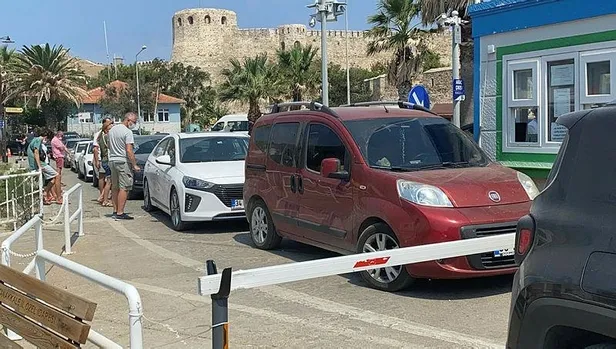 Son dakika: Turizm cenneti Bozcaada'ya olan yoğun ilgi pandemi kurallarını tehdit ediyor-1