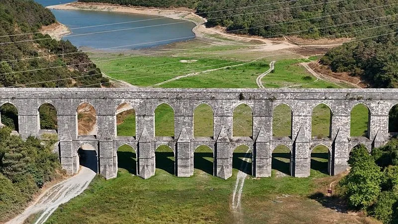 İstanbul'un barajlarında doluluk oranı yüzde 50'nin altına düştü! Sular çekildi Alibey Barajı havadan görüntülendi-5