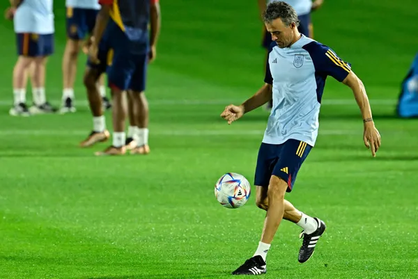 luis-enriqueden-alkis-alan-hareket-yayin-gelirlerini-cocuk-onkolojisi-vakfina-bagislayacak-1670314511488.jpg Luis Enrique'den alkış alan hareket! Yayın gelirlerini çocuk onkolojisi vakfına bağışlayacak-4