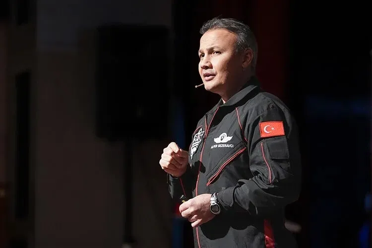 1785848887066.jpeg Uzaya çıkan ilk Türk astronot Alper Gezeravcı'ya yeni rütbe: YAŞ kararıyla tuğgeneral oldu-6