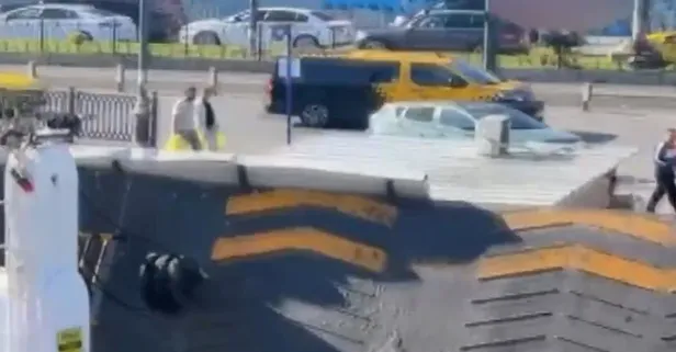 Sirkeci'de vapur iskeleye çarptı!