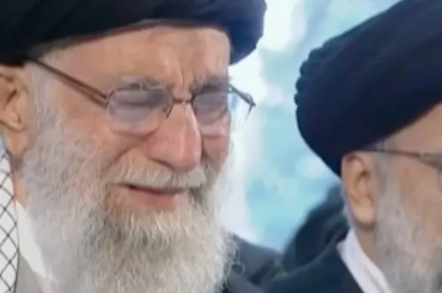 Kasım Süleymani'nin cenaze namazını kıldıran Hamaney gözyaşlarını tutamadı!