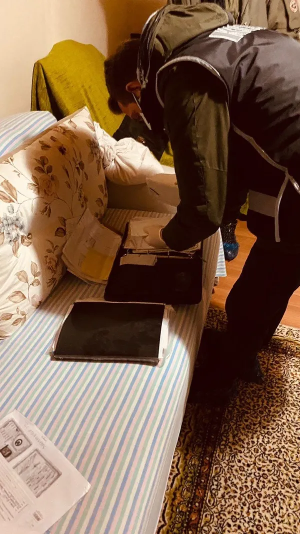 emniyet-genel-mudurlugunden-tefecilere-karsi-28-ilde-kene-operasyonu-1642055642114.jpg Emniyet Genel Müdürlüğünden tefecilere karşı 28 ilde "Kene Operasyonu"-4