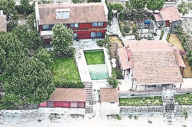 Ünlü sanatçı Sezen Aksu’nun izmir'deki kaçak havuzu apar topar dolduruldu!
