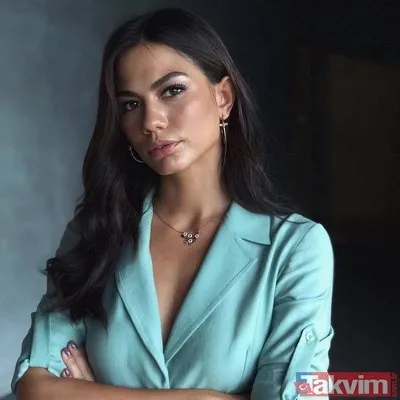 Demet Özdemir çölde şov yaptı! Mini şortuyla objektif karşısına geçti yayınladığı video sosyal medyaya damga vurdu - 1