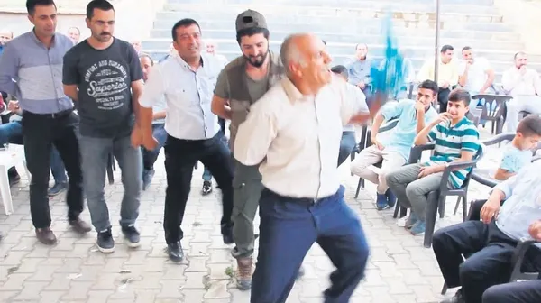 Virüsle halay ediyorlar (Yurttan ve dünyadan koronavirüs haberleri)-1