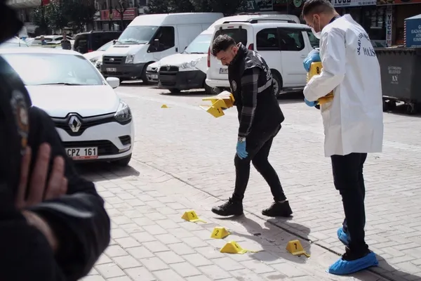 Zeytinburnu’nda silahlı kavga! 9 yaralı-4