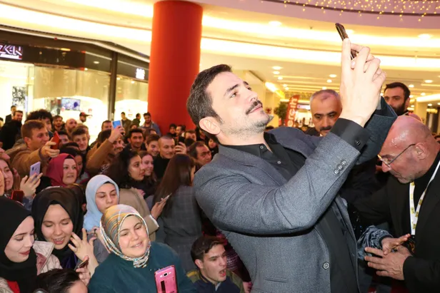 Ahmet Kural "Baba Parası" filminin gösteriminde duyurdu: Avrupa'da 4 şehir gezeceğiz-3