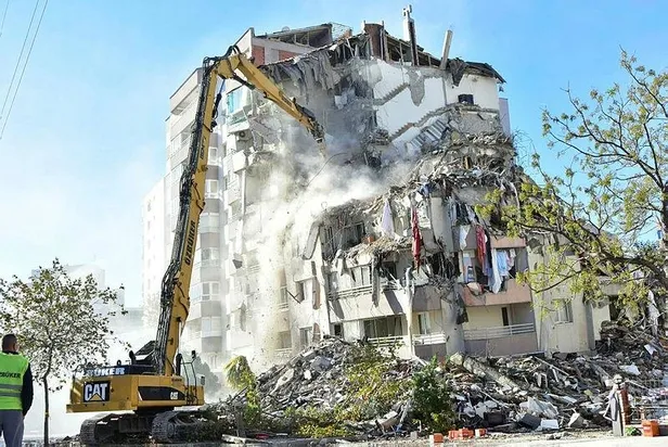 İzmir'de deprem sonrası yıkılan binaları hedef alan hırsızlar yakalandı-2