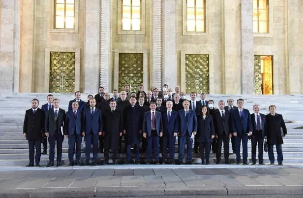Bakan Kurum Meclis'te HDP'li vekillere haddini bildirdi: Sırtını mafyaya, FETÖ'ye, PKK'ya dayayıp...-9