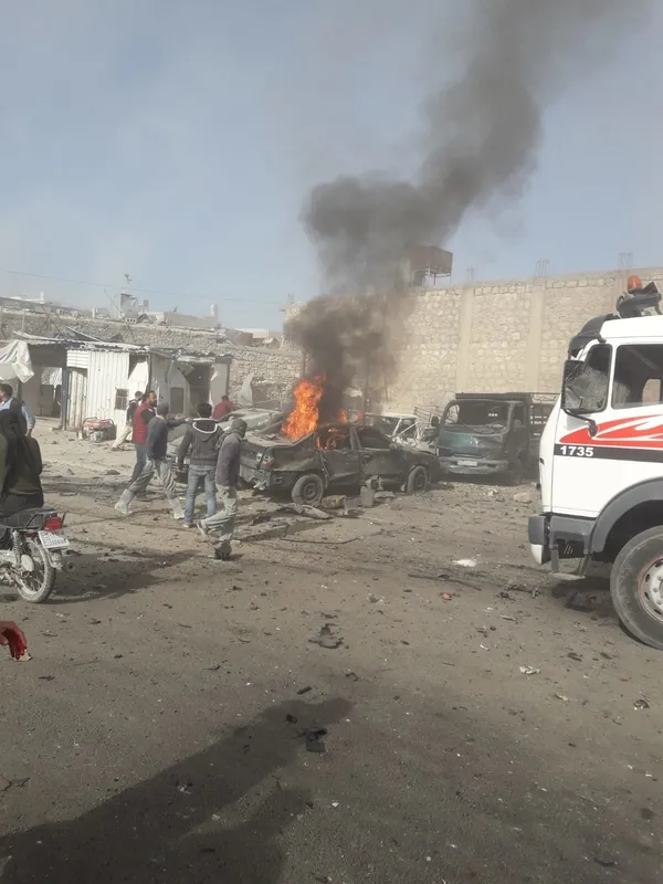 afrinde-sivillerin-yasadigi-mahallede-bomba-yuklu-arac-patlatildi-oluler-var-1606229213613.jpg Afrin'de sivillerin yaşadığı mahallede bomba yüklü araç patlatıldı: Ölüler var-3