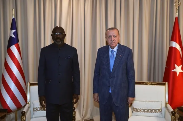 baskan-erdogan-liberya-cumhurbaskani-george-manne-veay-ile-gorustu-fetoyle-mucadele-destegi-1689958204052.jpeg Başkan Erdoğan Liberya Cumhurbaşkanı George Manneh Weah ile görüştü: FETÖ'yle mücadele desteği!-2
