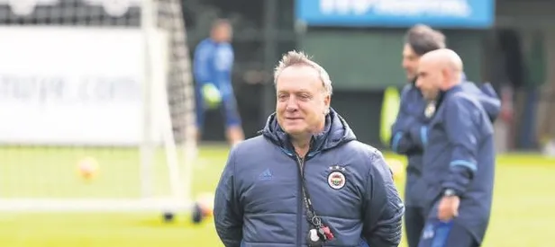 Advocaat derbi planlarını değiştiriyor