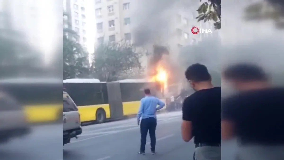Ataşehir'de İETT otobüsü yangını!
