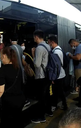 CHP'li İBB'nin çözüm üretemediği metrobüs çilesi bitmek bilmiyor!