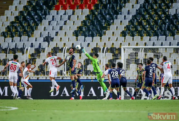 Fenerbahçe Süper Lig'in 30. Haftasında Sahasında Konuk Ettiği Göztepe'yi Ferdi Kadıoğlu'nun Attığı 2 Golle 2-1 Mağlup Etti.