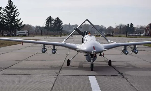 Ülkemizin yerli ve milli gururu SİHA Bayraktar TB2'ye Alman hayran kaldı: Öve öve bitiremediler-2