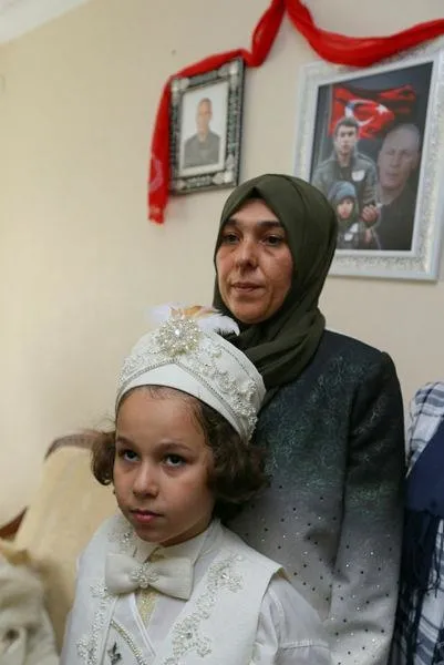 Şehit oğlunun sünnet düğününe binlerce kişi katıldı-4