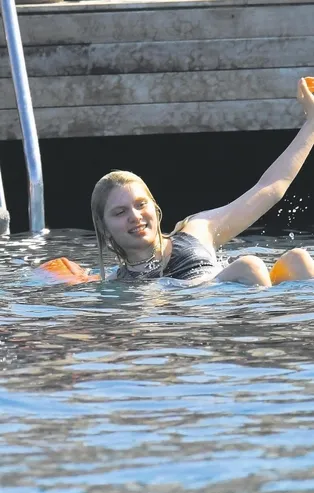 Aleyna Tilki Bodrum'da aşka kulaç attı!