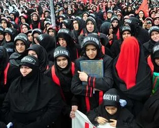 Onbinler Kerbela şehitlerini andı