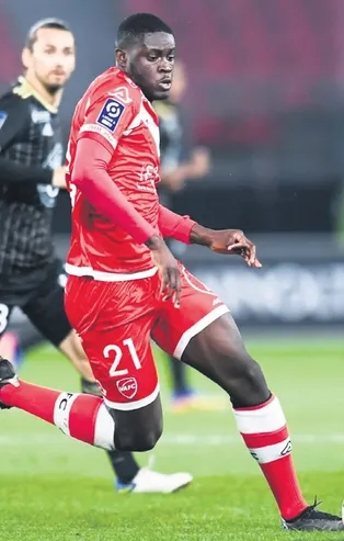 Kadrosuna bir 6 numara transfer etmek isteyen Siyah-Beyazlılar bu mevki için 2 isimle ilgileniyor