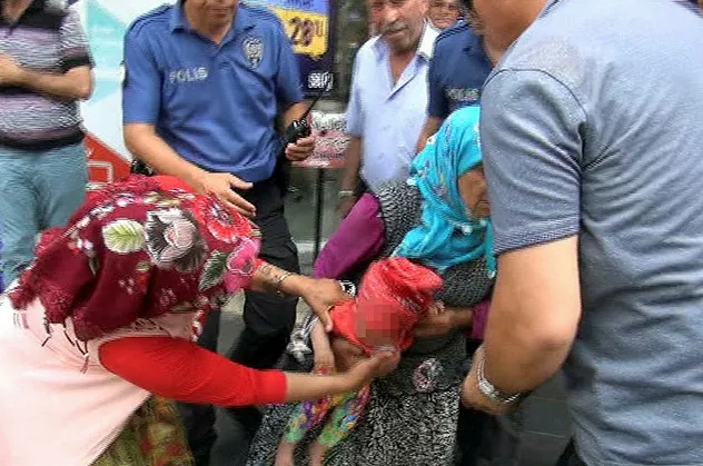 Antalya'da dilenciden kan donduran tehdit: Çocuğu yere çarparım