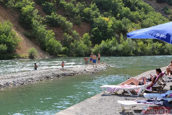 Hava sıcaklığı 40 dereceye ulaştı! Tunceli'de Munzur Nehri kıyısı Bodrum'u aratmadı - 1