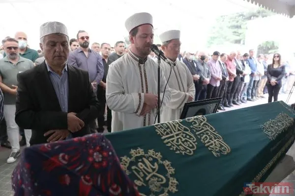 Özlem Sarıkaya Yurt'un son paylaşımı sevenlerini gözyaşlarına boğdu! Cenaze töreninde annesinden yürekleri dağlayan sözler - 27