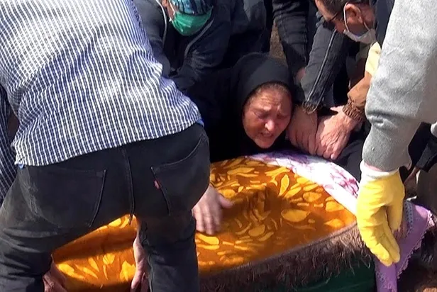 Milli boksörün öldürdüğü Zeynep Şenpınar gözyaşları ile toprağa verildi! Annesinin feryadı yürekleri yaktı-2